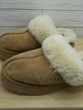 UGG Scuffette Women's Slippers (with imperctions, see pics) Size 9
